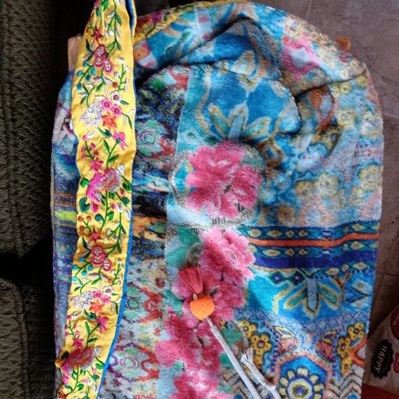 BEAUTIFUL Bag/Pack**NEW with TAG**Johnny Was Velvet**ONE reversable STRAP** - Picture 3 of 4